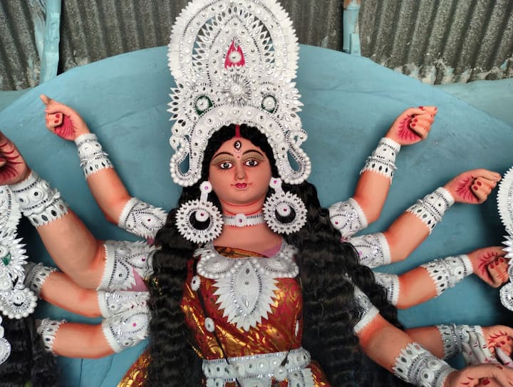 বর্তমানে গ্রামে জমিদার নেই। পুজো করেন বাজিগররা।