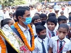 UPSC Topper Shubham Kumar: पटना में अपने बचपन वाले स्कूल में पहुंचे शुभम कुमार, पुरानी बातों को किया याद