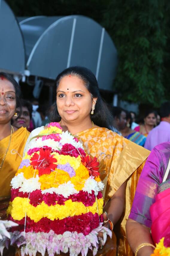 Batukamma Celebrations: శాసనసభ ఆవరణలో ఘనంగా బతుకమ్మ వేడుకలు.. Batukamma Celebrations: శాసనసభ ఆవరణలో ఘనంగా బతుకమ్మ వేడుకలు..