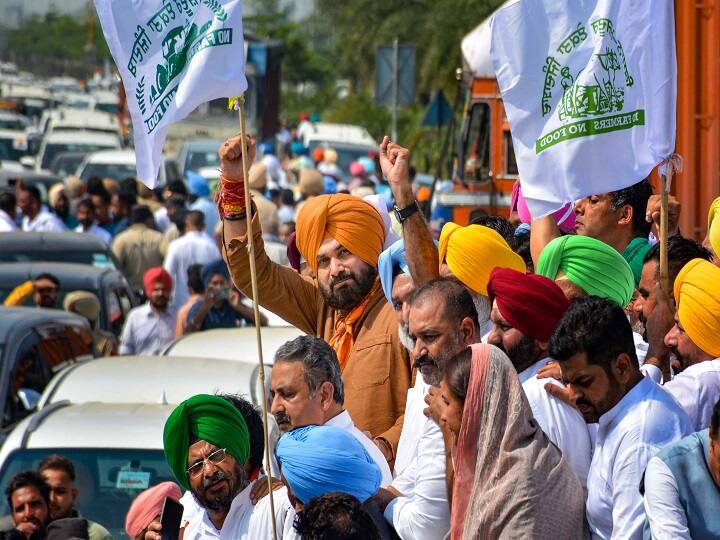 Lakhimpur Violence: Navjot Singh Sidhu, Others Taken Into Custody At UP Border Lakhimpur Violence: Navjot Singh Sidhu, Others Taken Into Custody At UP Border