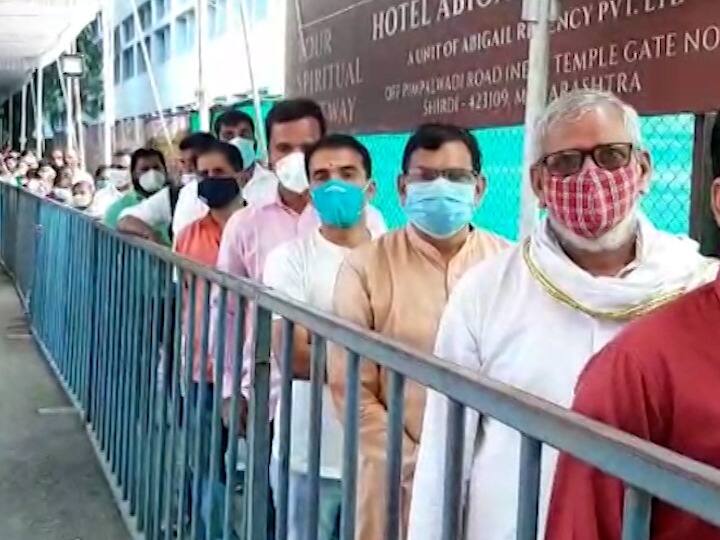 शिर्डी साईमंदिरही आजपासून भाविकांसाठी खुलं झालं आहे. दररोज 15 हजार भाविकांना दर्शन दिले जाणार आहे.