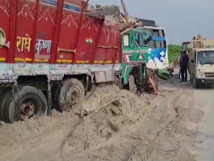 Truck Bus collision in Uttar Pradesh Barabanki 9 people killed, 27 injured UP Accident: ఉత్తర్ ప్రదేశ్‌లో ఘోర ప్రమాదం.. 9 మంది దుర్మరణం.. 27 మందికి గాయాలు