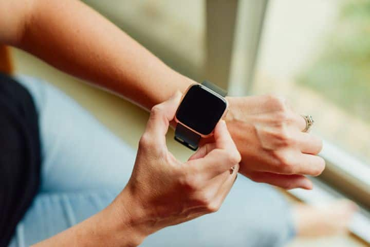 Amazon Great Indian Festival Sale: Spectacular Deal On Smartwatch, Buy Fitness Band For Less Than Rs 1000