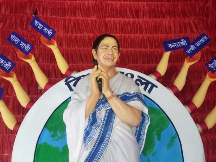 Tumi Bhorsha Nazrul Park Puja Committee Makes CM Mamata Banerjee In Place Of Devi Idol In West Bengal Navratri 2021: Puja Committee Keeps CM Mamata Banerjee's Idol In Place Of 'Devi' In West Bengal