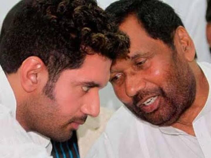 राहुल गांधी और लालू प्रसाद की गर्मजोशी भरी यह मुलाकात इस संदर्भ में महत्वपूर्ण है कि बिहार विधानसभा की दो सीटों के उपचुनाव में कांग्रेस और राजद अलग अलग चुनाव लड़ रहे हैं तथा प्रदेश स्तर पर हाल के दिनों में दोनों दलों के नेताओं के बीच कुछ तीखी बयानबाजी भी देखने को मिली है.