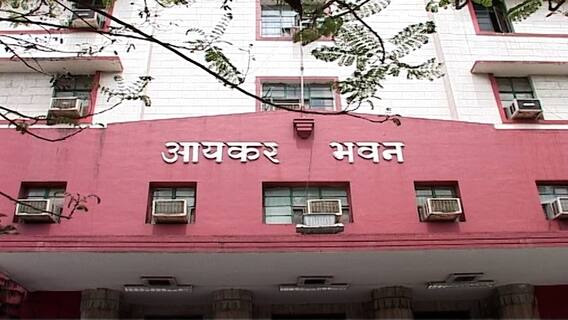 मुंबई, पुणे, बारामतीसह 70 ठिकाणी केलेल्या आयकर छापेमारीत तब्बल 184 कोटींची बेहिशोबी मालमत्ता उघड