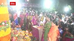 Khammam: తీరొక్క పూలతో పేర్చిన బతుకమ్మని ఎత్తిన మంత్రి పువ్వాడ అజయ్