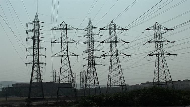 Power Crisis: राजधानी दिल्ली में गहराया बिजली संकट, जानिए- आखिर क्या है वजह