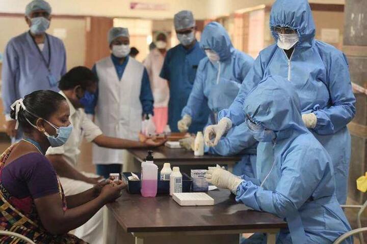 இந்தியாவில் கடந்த பல வாரங்களாக தினமும் 20,000க்கும் மேற்பட்ட பாதிப்புகள் சராசரியாக பதிவாகின்றன. குறிப்பாக கேரளா பல்வேறு வடகிழக்கு மாநிலங்கள் மற்றும் மகாராஷ்டிராவின் சில மாவட்டங்கள் மற்றும் ஒரு சில தென் மாவட்டங்களில் பாதிப்புகள் ஏற்பட்டு வருகின்றன. இந்தியாவில் கொரோனா endemicity நிலையை நோக்கி நகர்வதாகவும் தெரிவிக்கப்படுகிறது