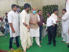 PHOTOS: रामविलास पासवान की पुण्यतिथि पर चिराग से मिलने पहुंचे राहुल गांधी, राजनाथ सिंह और लालू यादव समेत कई नेता