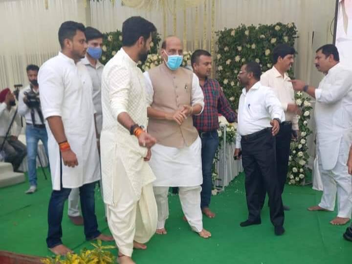 भाजपा के वरिष्ठ नेता और रक्षा मंत्री राजनाथ सिंह, राजद प्रमुख लालू प्रसाद यादव, कांग्रेस नेता राजीव शुक्ला, कांग्रेस महासचिव तारिक अनवर तथा कई अन्य नेताओं ने भी रामविलास पासवान को श्रद्धांजलि अर्पित की.