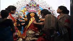 Durga Puja 2021: দ্বিতীয়ায় মা পৌঁছলেন চোরবাগান চট্টোপাধ্যায় পরিবারে| Bangla News