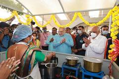 Gandhinagar: રેલવે સ્ટેશન પર મહિલાઓ સંચાલિત ટી-સ્ટોલનું ગૃહ મંત્રી અમિત શાહે લોકાર્પણ કર્યું