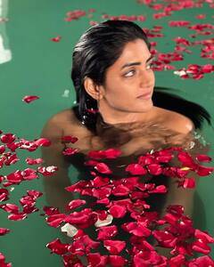 Eesha Rebba Photos: స్విమ్మింగ్ పూల్ లో ఈషారెబ్బ.. ఫొటోలు వైరల్..