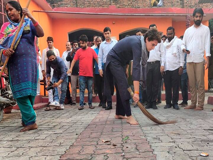 Priyanka Gandhi again planted a broom in protest against the statement of CM Yogi ANN CM योगी के बयान के विरोध में प्रियंका ने फ‍िर लगाई झाड़ू, कहा- इस काम में स्वाभिमान है, मैं जनता के लिए सब कुछ करूंगी