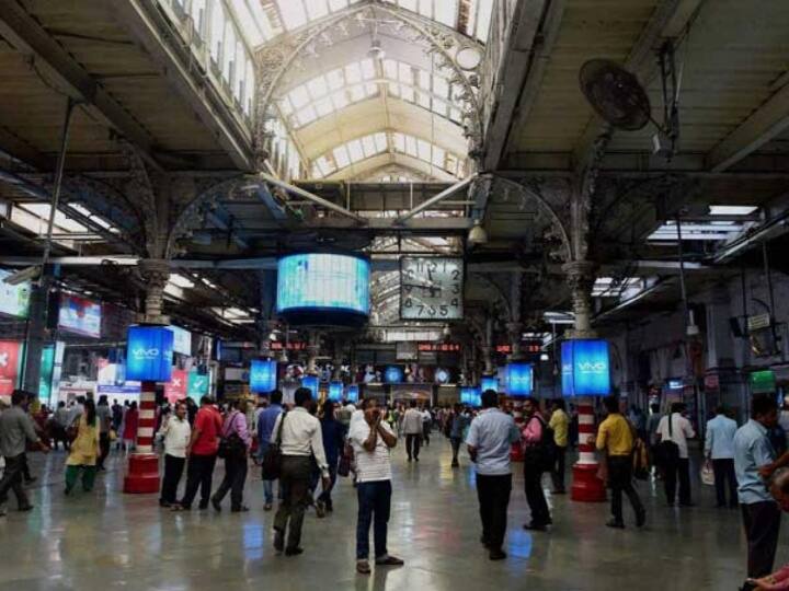 Indian Railways: Platform Ticket prices increased at select stations in mumbai as festive season starts, check new fare Platform Ticket Price: मुंबई में त्योहार के सीजन में रेलवे कसेगा भीड़ पर लगाम, पांच गुना बढ़े प्लेटफ़ॉर्म टिकट के दाम