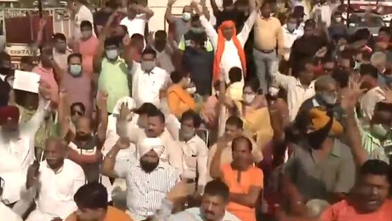 Srinagar: Sikh mourners protest and seek death for killers of civilians | Ghanti Bajao(08.10.2021)