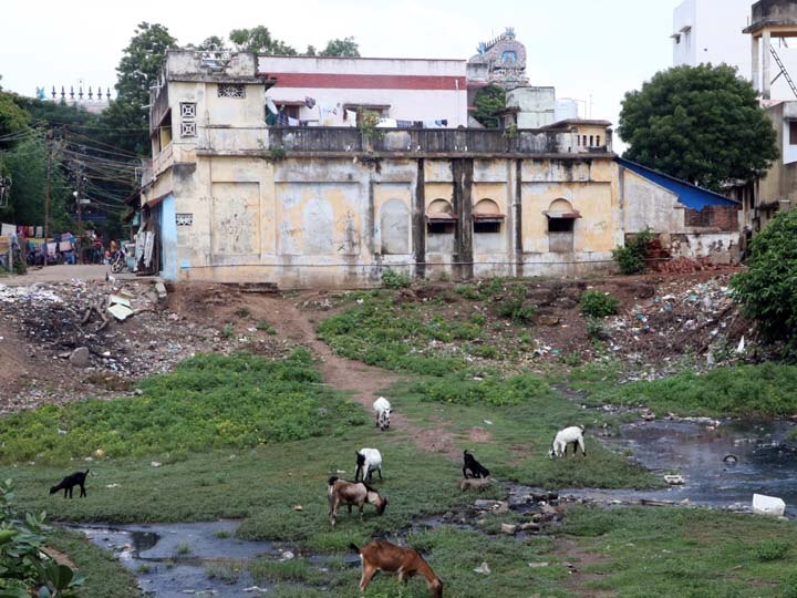 காவிரியில் தண்ணீர் வந்தும் கும்பகோணத்தில் உள்ள குளங்கள் நிரம்பாத நிலை-ஆக்கிரமிக்கப்பட்ட வழித்தடங்கள்