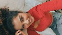 Anupama Parameswaran Photos: కర్లింగ్ గర్ల్... అందాల అనుపమ క్రేజీ ఫోటోస్