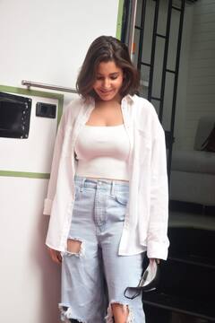 Spotted: एक जैसे लुक में घूमती दिखीं Anushka Sharma और Tara Sutaria, देखिए खूबसूरत तस्वीरें