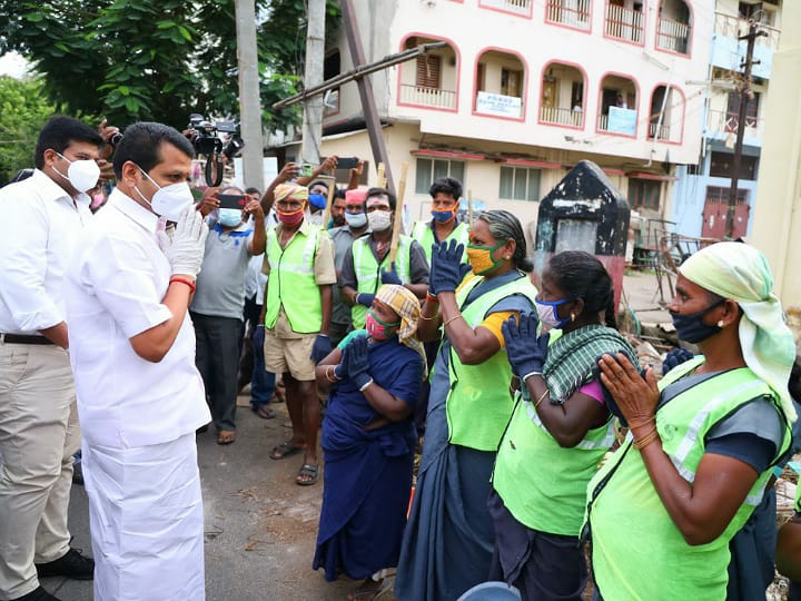 குப்பைகளை அள்ளிக் குவித்த அமைச்சர் செந்தில் பாலாஜி!