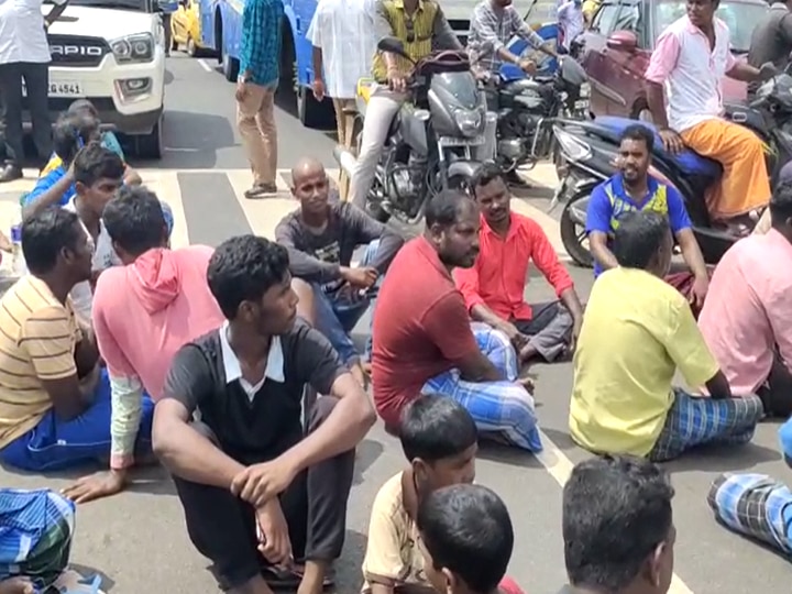 விழுப்புரம் ஈசிஆர் சாலையில் மீனவர்கள் சாலை மறியல் - கடல் அரிப்பால் வீடுகள், படகுகள் சேதம் என புகார்