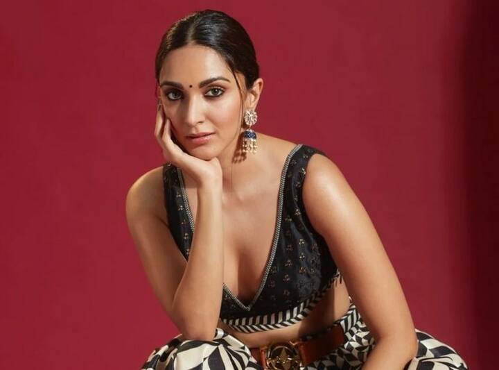 हाल ही में रिलीज हुई फिल्म ‘शेरशाह’ में एक्ट्रेस कियारा आडवाणी (Kiara Advani) ने शहीद कैप्टन विक्रम बत्रा की गर्लफ्रेंड रहीं डिंपल चीमा का रोल निभाया था. कियारा द्वारा निभाया गया यह रोल छोटा लेकिन बेहद सशक्त था जिसकी काफी तारीफ हुई है. ऐसा पहली बार नहीं है जब कियारा के काम की यूं तारीफ़ हुई हो, इससे पहले कियारा ने फिल्म कबीर सिंह में भी काफी अच्छा काम किया था. आइए आज नज़र डालते हैं कियारा से जुड़े इंट्रेस्टिंग फैक्ट्स पर…