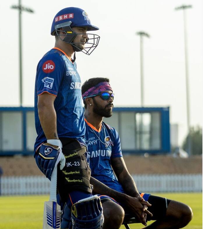 லீக் சுற்றின் கடைசி நாளான இன்று இரண்டு போட்டிகள் நடைபெற உள்ளன. சன்ரைசர்ஸ் ஹைதராபாத் - மும்பை இந்தியனஸ் அணிகள் மோதும் போட்டி அபு தாபியிலும், டெல்லி கேப்பிடல்ஸ் - ராயல் சாலஞ்சர்ஸ் பெங்களூரு அணிகள் மோதும் போட்டி துபாயிலும் நடைபெற உள்ளது.