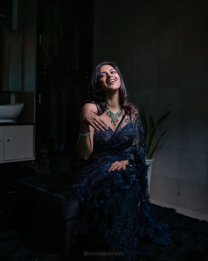 குளிராலும் கொஞ்சம் அணலாலும் பின்பு நெருக்கம் தான் கொல்லுதே