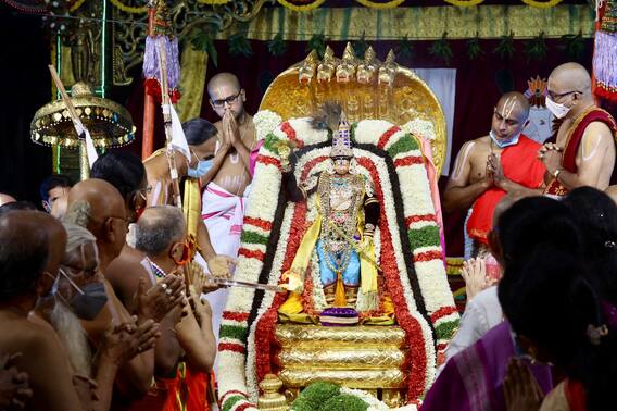 SriVari Brahmotsavam: చిన్న‌శేష వాహ‌నంపై గీతా కృష్ణుడి అలంకారంలో శ్రీ మ‌ల‌య‌ప్ప‌స్వామి