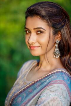 Priya bhavani shankar | காத்துல அசையும் தாமரையே பாத்ததும்.. பிரியா பவானிசங்கர் ஆல்பம்!