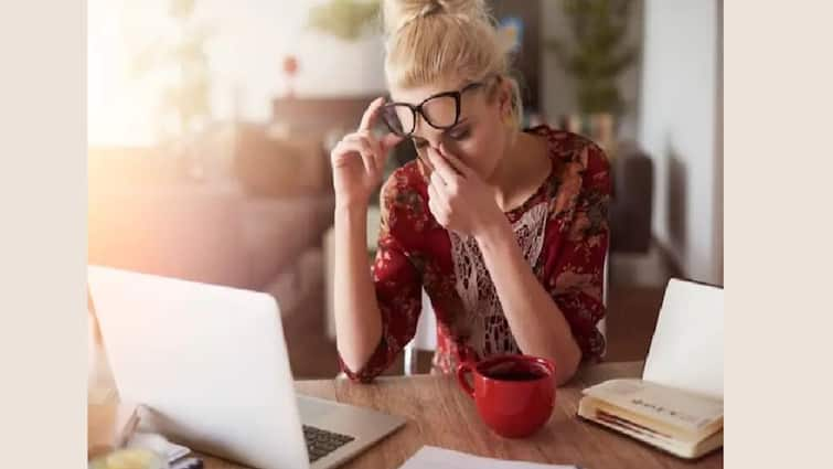 Does High Screen Time On Your Laptop Gives Strain In Your Eyes? Use These Home Remedies To Get Relief Naturally কম্পিউটারে দীর্ঘক্ষণ কাজ করায় চোখে ব্যথা কিংবা জ্বালা করছে? সমাধানে রয়েছে ঘরোয়া উপায়