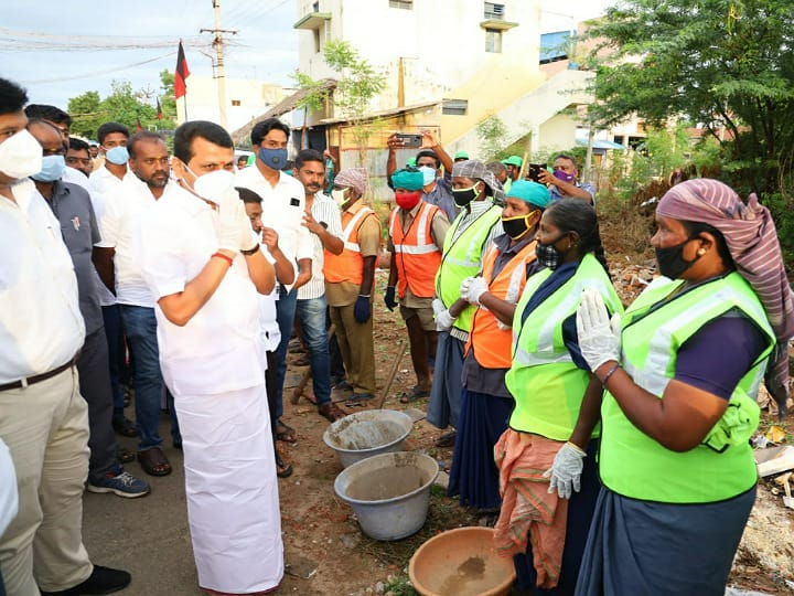 குப்பைகளை அள்ளிக் குவித்த அமைச்சர் செந்தில் பாலாஜி!