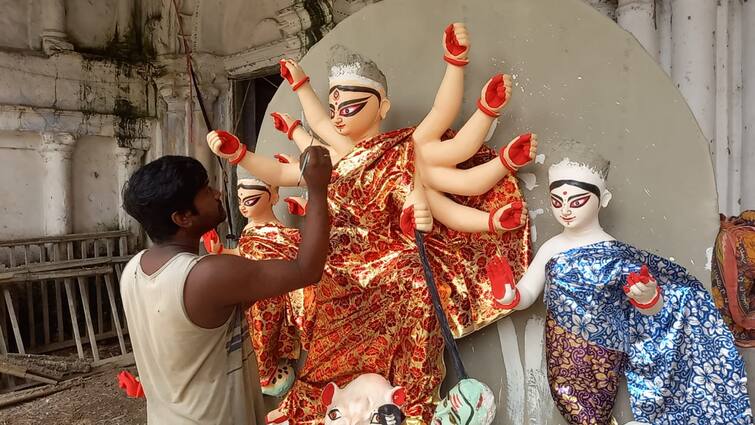 Hoogly janai rajbari puja 250 years of celebration Durga Puja 2021: দেবী দুর্গার দর্শন পেয়েছিলেন বাড়ির কর্তা! ২৫০-এর পুজোর প্রস্তুতি চণ্ডীতলা জনাই রাজবাড়িতে