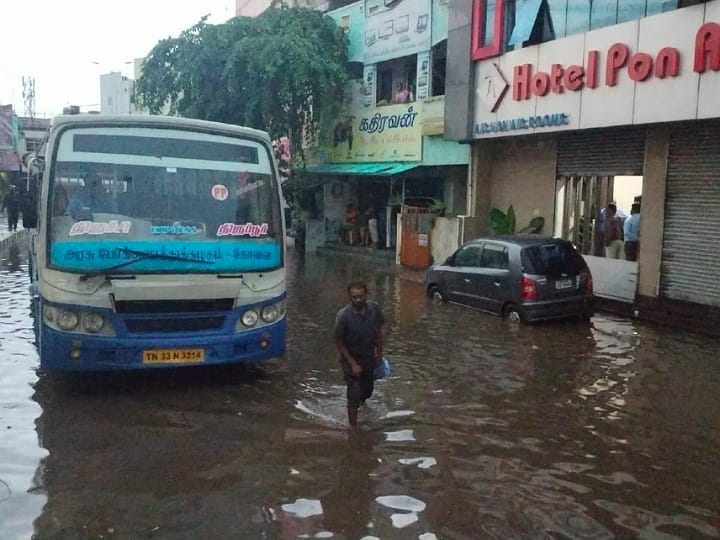 கனமழையால் பிரேக் பிடிக்காத அரசு பஸ்... போலீஸ் ஜீப்பில் மோதி நிறுத்திய டிரைவர்... பெண் படுகாயம்!