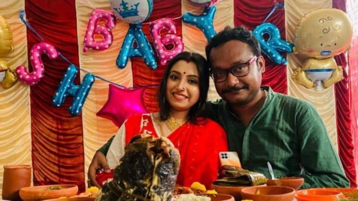 Tanushree Bhattacharya enjoys her baby shower লাল সাদায় ঝলমলে হবু মা তনুশ্রী, বেবি শাওয়ারে উপস্থিত শ্রুতি ও অন্যান্যরা