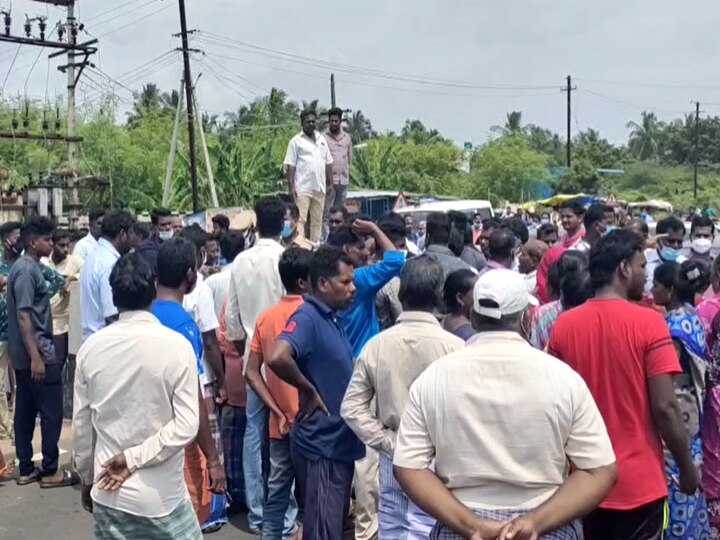 விழுப்புரம் ஈசிஆர் சாலையில் மீனவர்கள் சாலை மறியல் - கடல் அரிப்பால் வீடுகள், படகுகள் சேதம் என புகார்