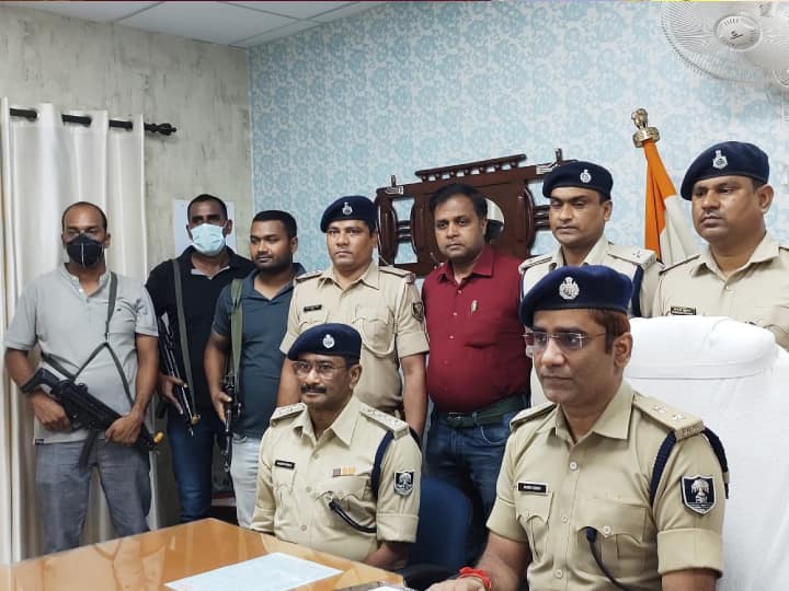 Bihar Crime: गोपालगंज में कार्बाइन बेचने पहुंचा सिवान का कुख्यात, मैगजीन कारतूस के साथ गिरफ्तार
