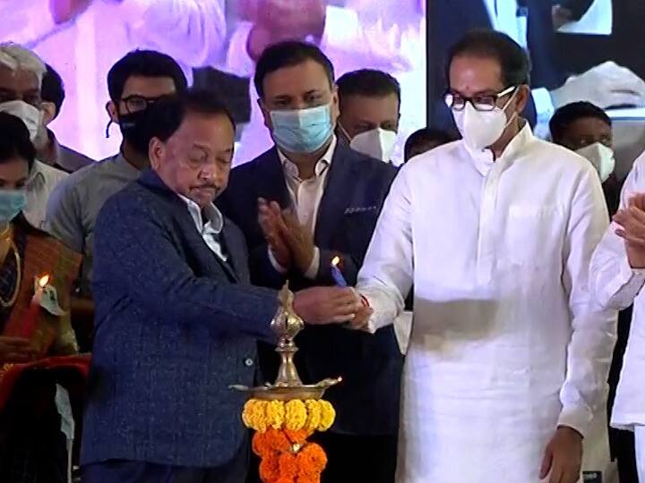 एकमेकांचे कट्टर विरोधक असलेले उद्धव ठाकरे आणि नारायण राणे आजच्या कार्यक्रमाच्या निमित्ताने एकाच मंचावर येणार असल्याने या कार्यक्रमाकडे सगळ्यांचं लक्ष लागून होतं.