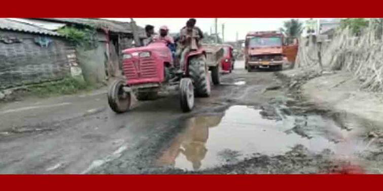 Malda bad road condition chanchal people demanding for repairing Malda: খানা-খন্দে ভরা বেহাল রাস্তা, দুর্ঘটনার আশঙ্কা! সারাইয়ের দাবিতে সরব চাঁচলবাসী