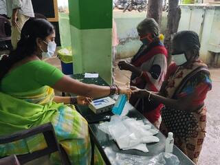 இரண்டாம் கட்ட உள்ளாட்சி தேர்தல்:  சேலம் மாவட்டத்தில் இடைத்தேர்தல் வாக்குப்பதிவு விறுவிறு...!