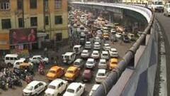 Durga Puja 2021: ভিড়-যানজট মোকাবিলায় আজ দুপুর থেকেই রাস্তায় অতিরিক্ত পুলিশ | Bangla News