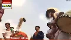 Durga Puja 2021: মণ্ডপে ঠাকুর আসতেই শিয়ালদা স্টেশনে ভিড় ঢাকিদের | Bangla News