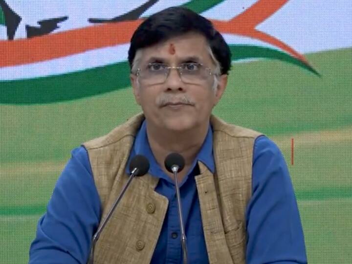 Lakhimpur Kheri Violence: कांग्रेस का सीएम योगी पर निशाना, कहा- सरकार फिल्मी डायलॉग से नहीं चलती, 'राजधर्म' निभाना पड़ता है Lakhimpur Kheri Violence Congress Pawan Khera attacks PM Modi and UP CM Yogi Adityanath reminded Rajdharma Lakhimpur Kheri Violence: कांग्रेस का सीएम योगी पर निशाना, कहा- सरकार फिल्मी डायलॉग से नहीं चलती, 'राजधर्म' निभाना पड़ता है