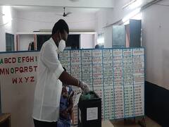 திருவாரூர் மாவட்டத்தில் காலியாக உள்ள 32 உள்ளாட்சி அமைப்பு பதவிகளுக்கு தேர்தல் வாக்குப்பதிவு