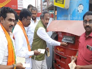 ஆட்சி பொறுப்பில் 20 ஆண்டுகள் நிறைவு- மோடிக்கு 1001 அஞ்சல் அட்டைகளில் வாழ்த்துகளை அனுப்பிய பாஜகவினர்