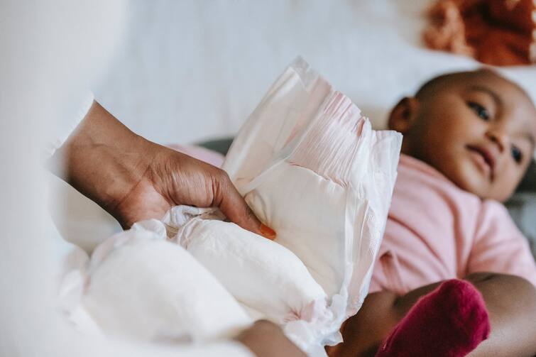 Is it safe to use diapers for newborn? Diapers: మీ బేబీకి డైపర్లు వాడుతున్నారా? అయితే ఈ జాగ్రత్తలు పాటిస్తున్నారో లేదో చెక్ చేసుకోండి