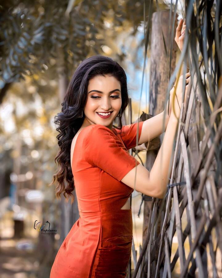 (Image credit: Instagram) టాలీవుడ్ యాంకర్లలో కొత్త ఎంట్రీ దీపికా పిల్లి.