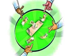 East Godavari News: ఆ ఊరు ప్రెసిడెంట్ బెట్టింగ్ బాబు.. సొంత ఇంటిలోనే క్రికెట్ బెట్టింగ్.... చివరికి సీన్ రివర్స్...