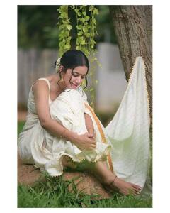 Mirnalini Ravi | என்ன அழகு எத்தனை அழகு.. மிர்ணாளினி ரவியின் போட்டோ ஆல்பம்!